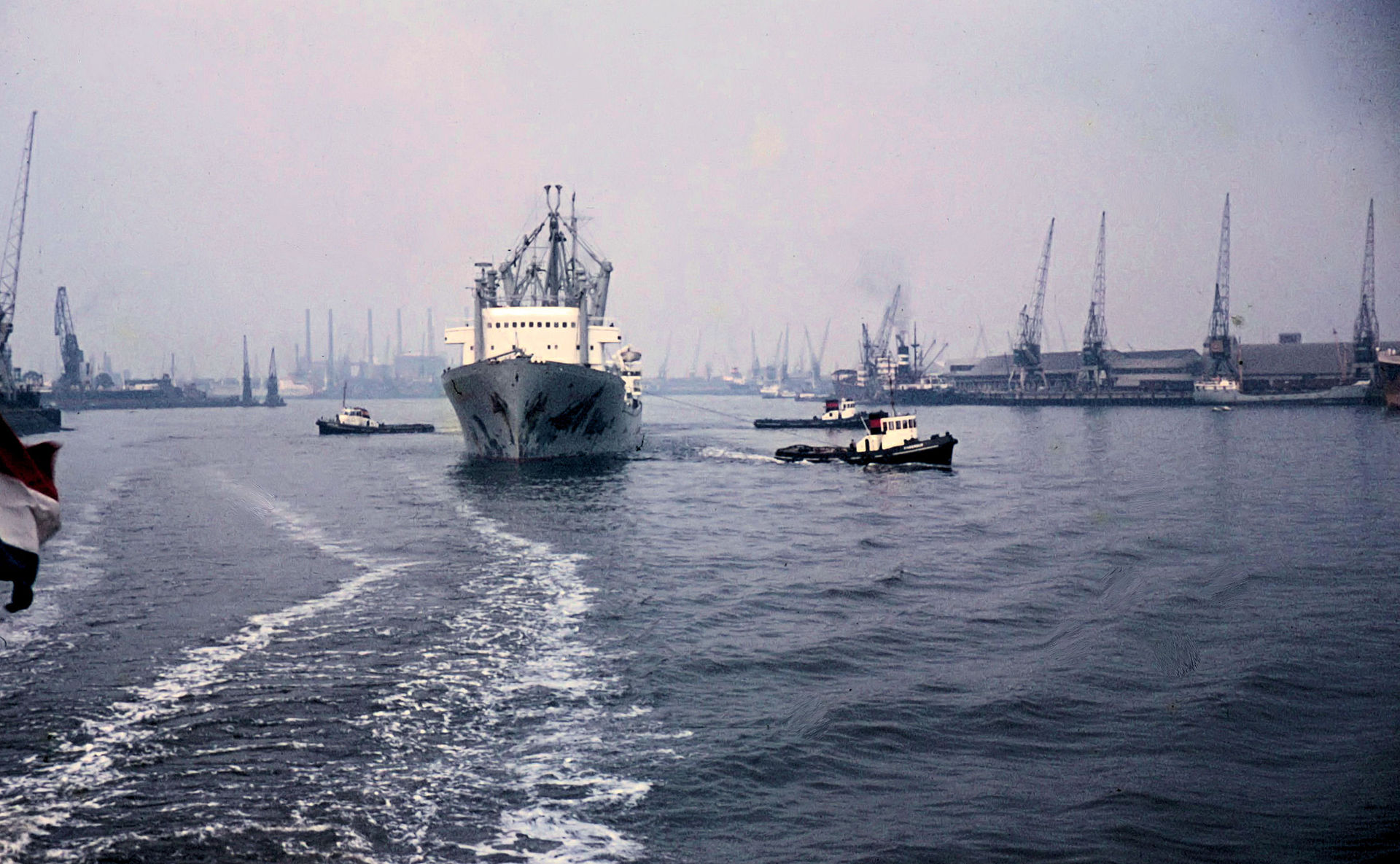 De Rotterdamse haven in 1962 de haven in 1962